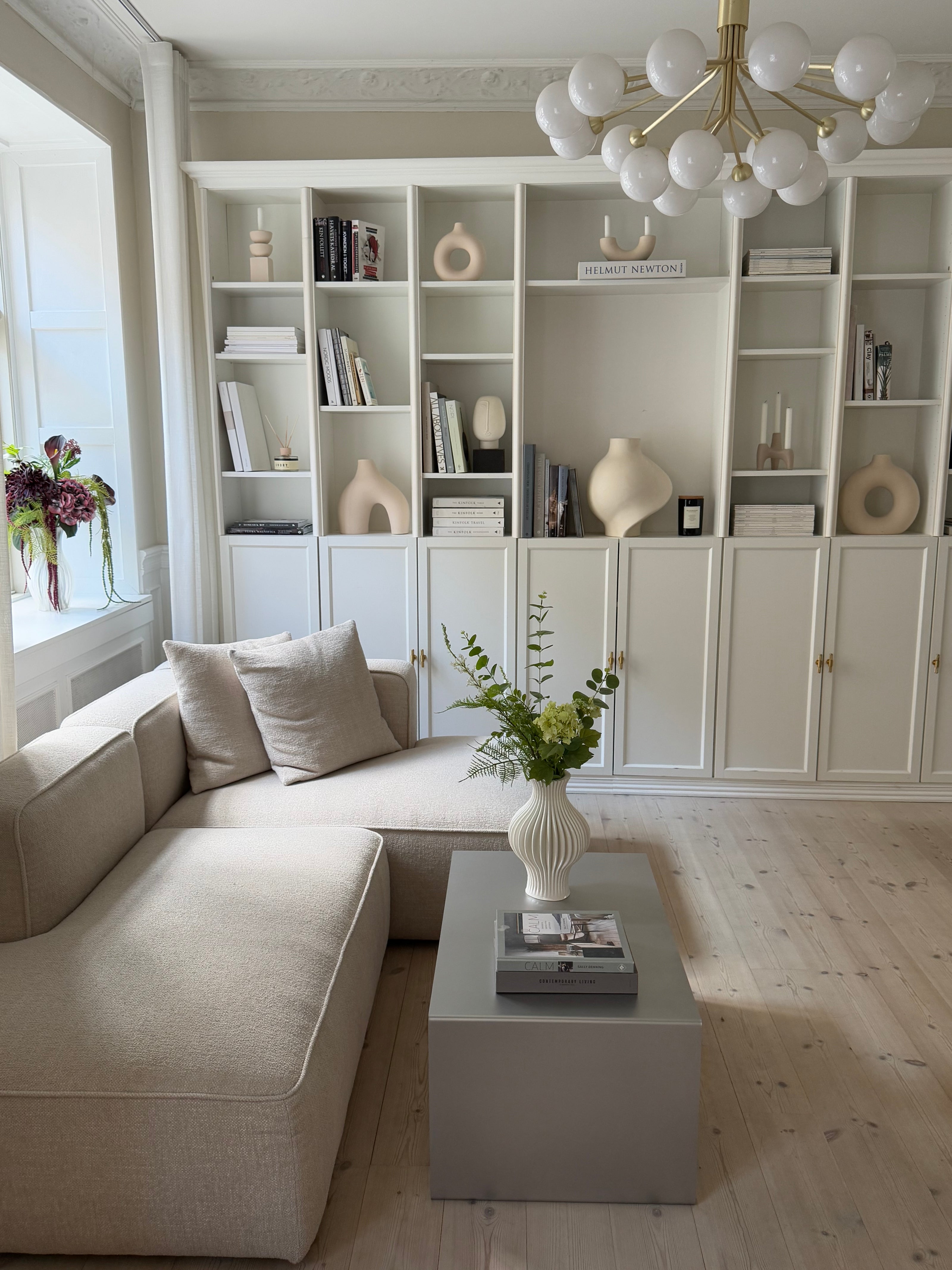 Beautiful modern living room with stainless steel table by Bendix Angarde.