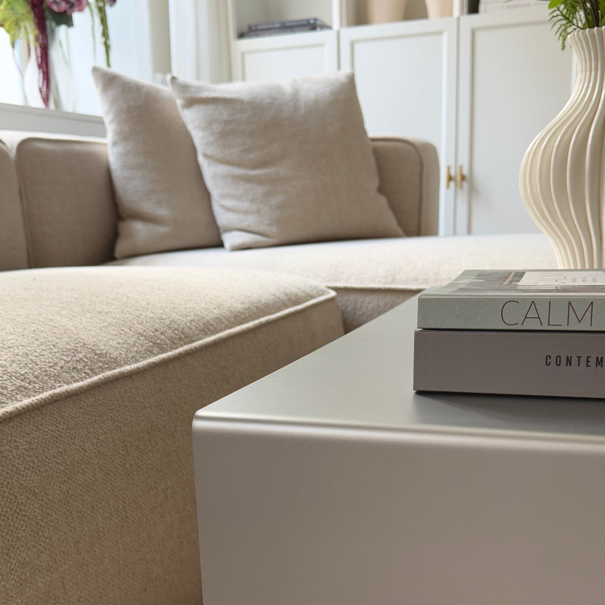 Detail of a corner on the Elegance Coffee Table showing smooth curved edges.